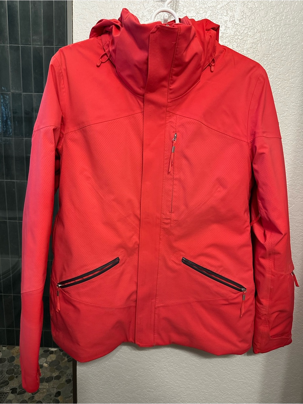 THE NORTH FACE Women’s 
Hooded Jacket